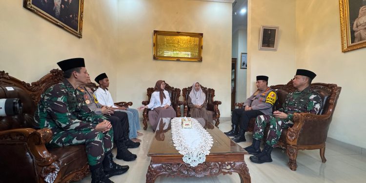 Kapolri Berikan Penghargaan Rekpro Bintara ke Daffa, Sepupu Almarhum Briptu Ghalib