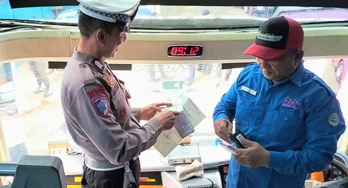 Polres Bogor Bersama Forkompinda Lakukan Pengecekan Kelayakan Kendaraan Angkutan Umum Mudik Lebaran Idul Fitri 1446 H