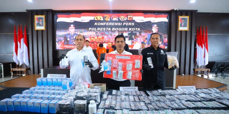 Sat Narkoba Polresta Bogor Kota Ungkap 23 Kasus Narkoba, 27 Tersangka Ditangkap dan Ribuan Obat Keras Disita