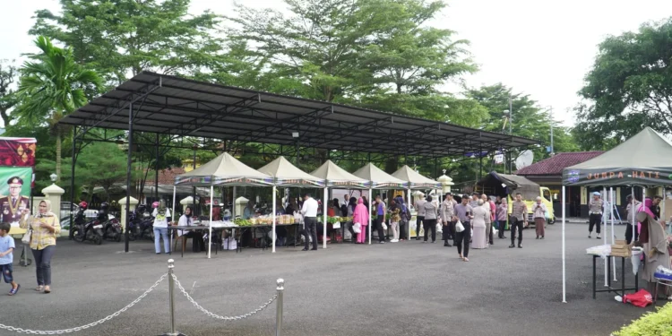 Polres Banjar Gelar Bazar Ramadan Polri Presisi: Dukung UMKM Lokal, Jalin Silaturahmi dengan Masyarakat