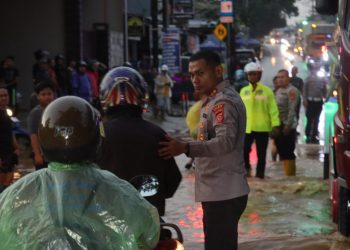 Pastikan Keselamatan Pengendara Jelang Buka Puasa, Kapolres Ciamis Turun Langsung Atur Lalu Lintas