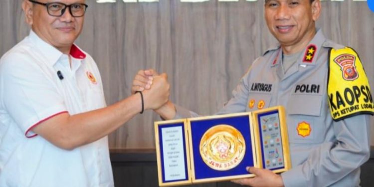 Irjen Pol Akhmad Wiyagus Raih Penghargaan “Tokoh Olahraga Jawa Barat” dari KONI