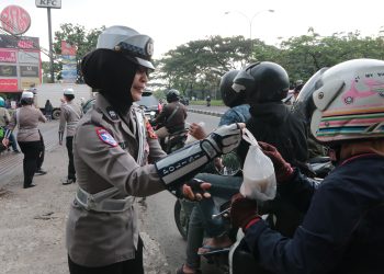 Berkah Di Bulan Ramandhan, Polri dan Media Berbagi Takjil di Bandung