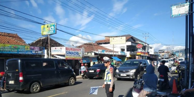 Polres Garut Terapkan One Way Cegah Kemacetan Arus Balik Lebaran