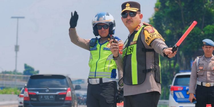 Kapolres Subang Pastikan Kelancaran One Way di Tol Cipali