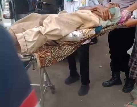 Wujudkan Kepedulian terhadap Masyarakat, Bripka Pendy Bhabinkamtibmas Polsek Utbar Evakuasi Warga Sakit