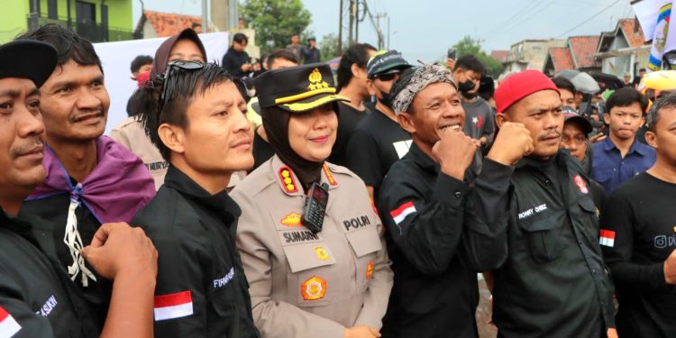 Polresta Cirebon Amankan Aksi Damai Warga Cirebon Timur Terkait Jalan Rusak
