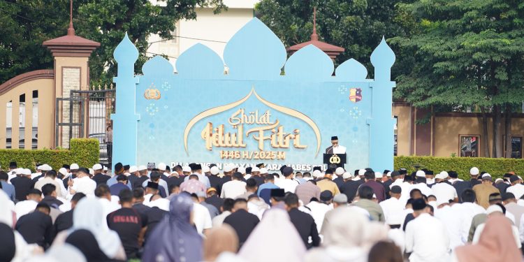 Wakapolri Laksanakan Salat Ied di Lapangan Bhayangkara