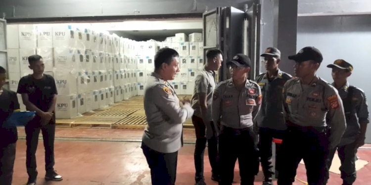 Kapolres Tasikmalaya Kota Pimpin Langsung Pengamanan Distribusi Logistik PSU, Proses Berjalan Lancar