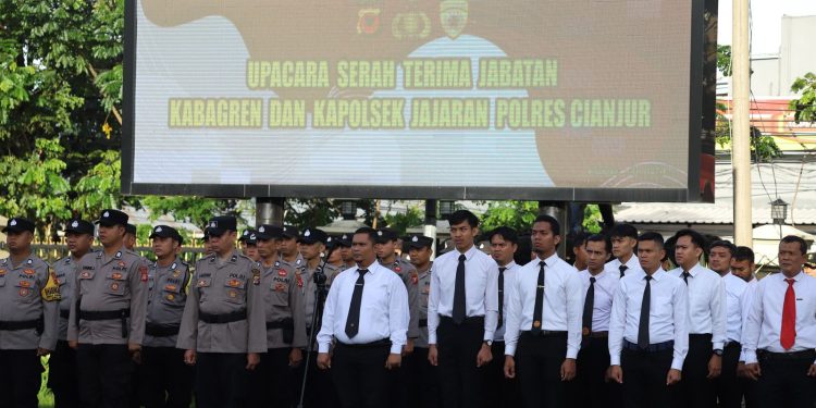 Polres Cianjur Lakukan Sertijab Kabagren dan Tujuh Kapolsek