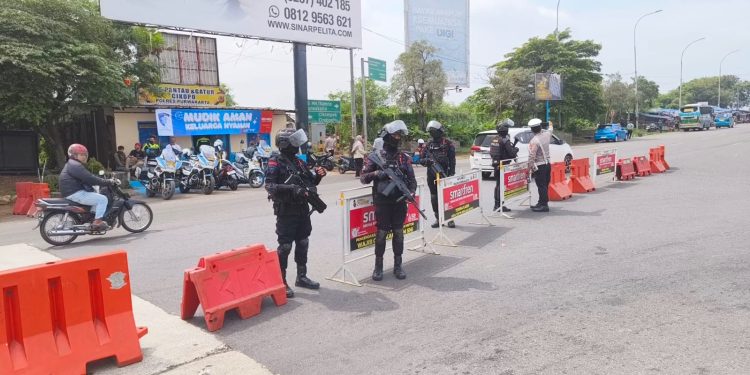Pastikan Keamanan Dan Kelancaran Arus Mudik, Sat Brimob Polda Jabar Lakukan Patroli