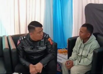 Petugas Polres Indramayu Selamatkan Pemudik Tertinggal Bus di Tol Cipali
