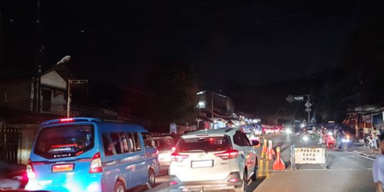 Antisipasi Kemacetan, Polres Bogor Terapkan One Way di Puncak