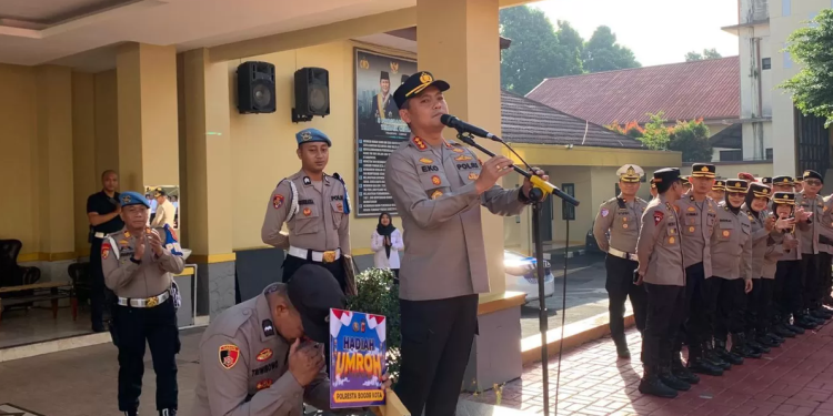 Kapolresta Bogor Kota Beri Hadiah Umroh untuk Anggota Berprestasi