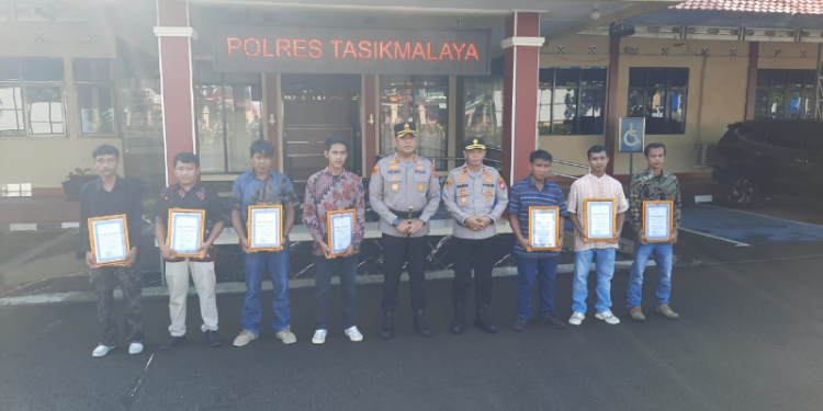 Polres Tasikmalaya Beri Penghargaan kepada 52 Anggota dan 7 Warga Salawu atas Dedikasi Luar Biasa