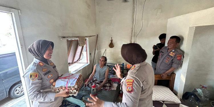 Polres Indramayu Berikan Bantuan untuk Paus Riyadi: Bentuk Kepedulian dan Bukti Semangat “Polri untuk Masyarakat”