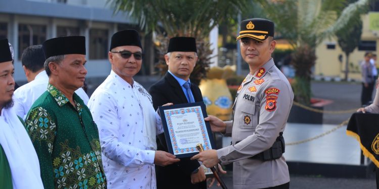 Polres Garut Beri Penghargaan kepada 17 Tokoh Agama atas Kontribusi Jaga Kamtibmas
