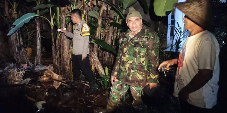 Polisi Ciamis Bantu Warga Lakbok Yang Rumahnya Roboh