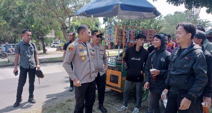Peringatan May Day : Polisi dan Buruh Duduk Bersama, Suasana Hangat Warnai Aksi Damai