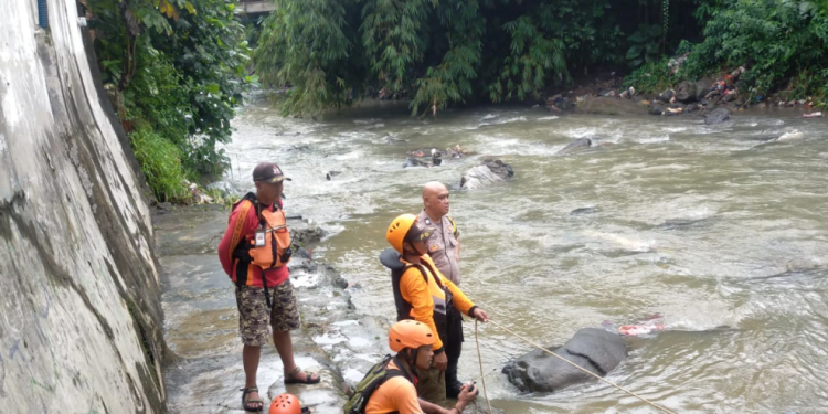 Pencarian Anak Hanyut di Sungai Ciapus, Bogor, Libatkan Bhabinkamtibmas dan Tim SAR