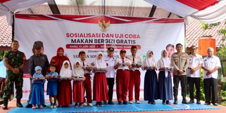 Kapolres Kuningan Dukung Penuh Program Makan Bergizi Gratis untuk Siswa SDN 1 Garawangi