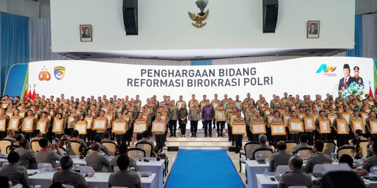 Polresta Bandung Raih Penghargaan Nasional Kategori PEKPPP: Komitmen Terwujudnya Pelayanan Publik Prima