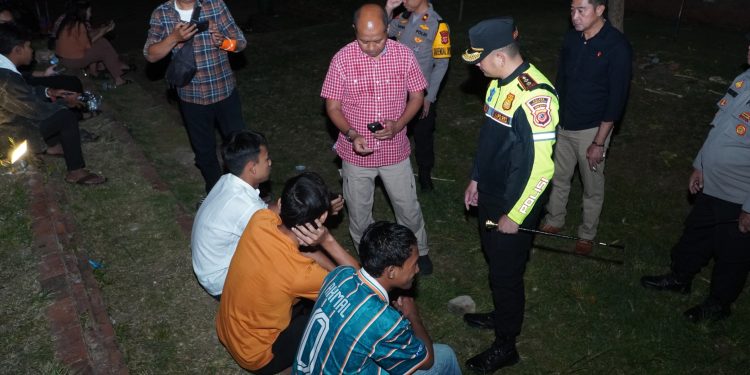 Kapolres Cirebon Kota Patroli Langsung, Tertibkan Pelajar dan Tegakkan Jam Malam: Wujudkan Generasi Muda Disiplin
