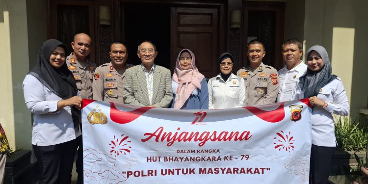 Hari Bhayangkara Ke 79 : Polda Jabar Gelar Kunjungan Anjangsana ke Kediaman Irjen Pol (Purn) Sulistiyono