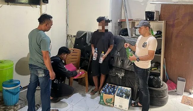 Razia Miras di Terminal Harjamukti Cirebon, Polisi Sita Puluhan Botol Ciu dan Amankan Satu Tersangka