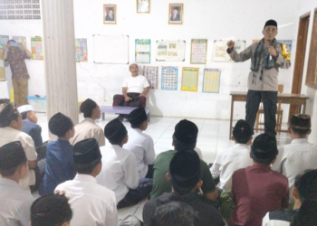 Kapolsek Pameungpeuk Berikan Pesan Kamtibmas kepada Santri Ponpes Sinarsari