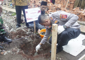 Kapolres Subang Hadiri Peletakan Batu Pertama Pembangunan Rumah Layak Huni