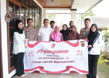 Hari Bhayangkara : Dirres Siber Polda Jabar Kunjungi Purnawirawan Irjen Pol (Purn) Madra S. Maningadi