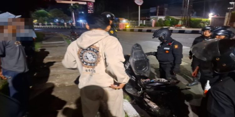 Tim Maung Presisi Cirebon Kota Gagalkan Tawuran Konten, Tiga Pemuda Diamankan