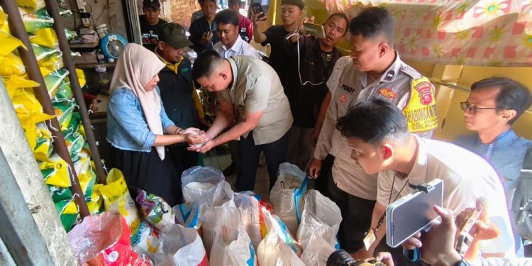 Antisipasi Beras Oplosan, Tim Gabungan Sidak Pasar Pagi Cirebon