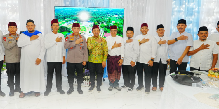 Kapolri Sambang Petang Bersama Ustaz Abdul Somad, Komitmen Jaga Kamtibmas, Jalin Silaturahmi dan Salurkan Santunan