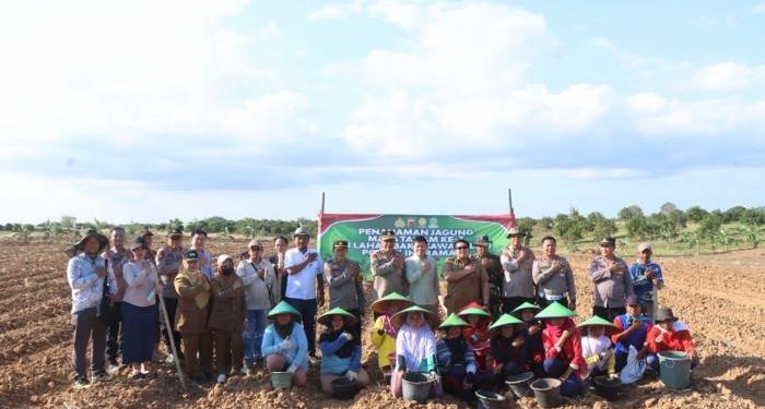 Polres Indramayu Tanam Jagung Tahap Ketiga, Dukung Swasembada Pangan Nasional