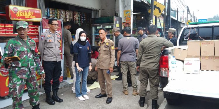 Bhabinkamtibmas Polsek Ciawi Dukung Razia Miras, 804 Botol Disita