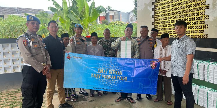 Bid Propam Polda Jabar Tebar Kebaikan: Jumat Berkah di Masjid Bani Hatim, Cileunyi