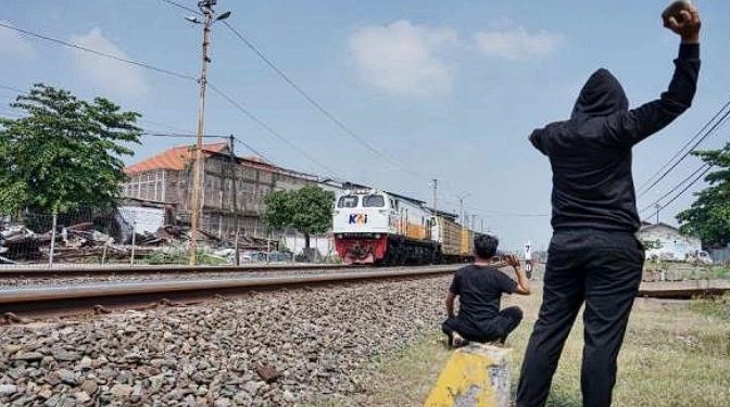 2 Bocah Pelempar Batu hingga Kaca KRL Pecah, Ditangkap Polisi