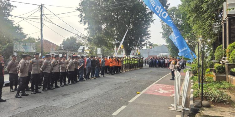 Pengamanan Ekstra di Air Mancur Sri Baduga: Polres Purwakarta Pastikan Pengunjung Nyaman dan Aman Selama Hari Jadi Purwakarta