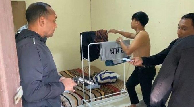 Dua Pemuda di Bogor Ditangkap, Pakai Kaos BNN dan Bawa “Senjata Api”