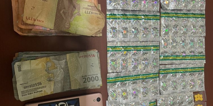 Polisi Gerebek Pengedar Obat Terlarang di Garut, Ratusan Pil Disita