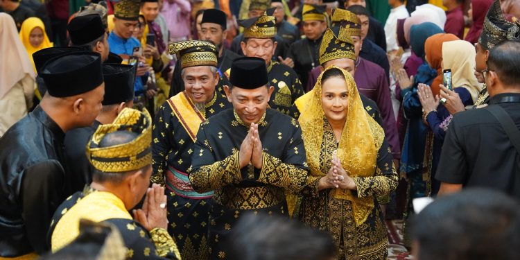 Kapolri Terima Anugerah Adat Melayu Riau : Simbol Kehormatan, Amanah Moral, dan Komitmen Kebangsaan
