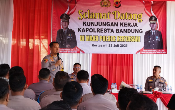 Kapolresta Bandung Tingkatkan Sinergitas Internal, Kunjungi Polsek Kertasari dan Pacet