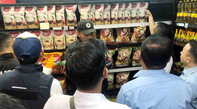 Satgas Pangan Garut Temukan Gula Kemasan Kekurangan Berat, Dua Merek Ditarik dari Peredaran