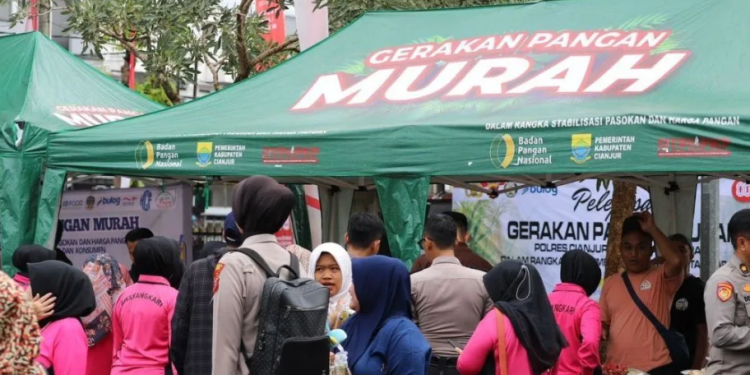 Polres Cianjur Jual 56 Ton Beras dalam Gerakan Pangan Murah Serentak, Warga Antusias