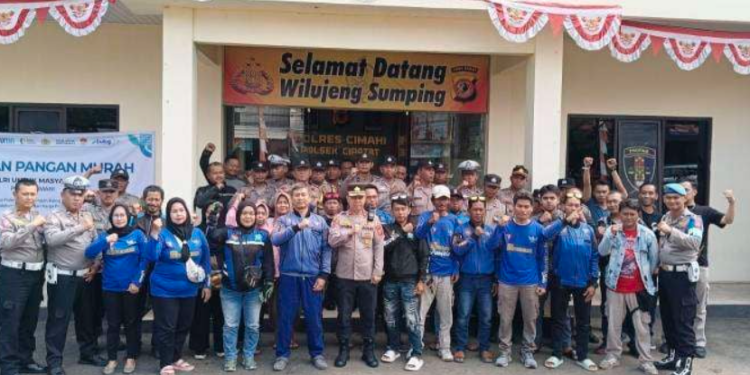 Polsek Cipatat Sosialisasi Kamtibmas dan Beri Bantuan Beras ke Paguyuban Ojek Pangkalan