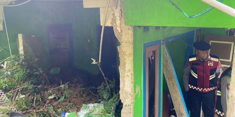 Longsor Terjang Tasikmalaya, Satu Anak Tewas Tertimbun