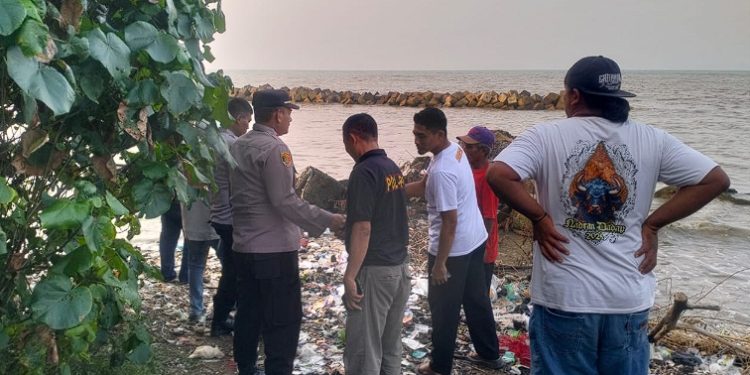 Setelah 18 Jam Pencarian, Bocah 9 Tahun yang Tenggelam di Laut Indramayu Ditemukan Meninggal Dunia