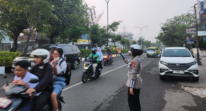Ciptakan Arus Lalu Lintas Aman dan Nyaman, Satlantas Polres Karawang Gencarkan Pengaturan di Titik Rawan